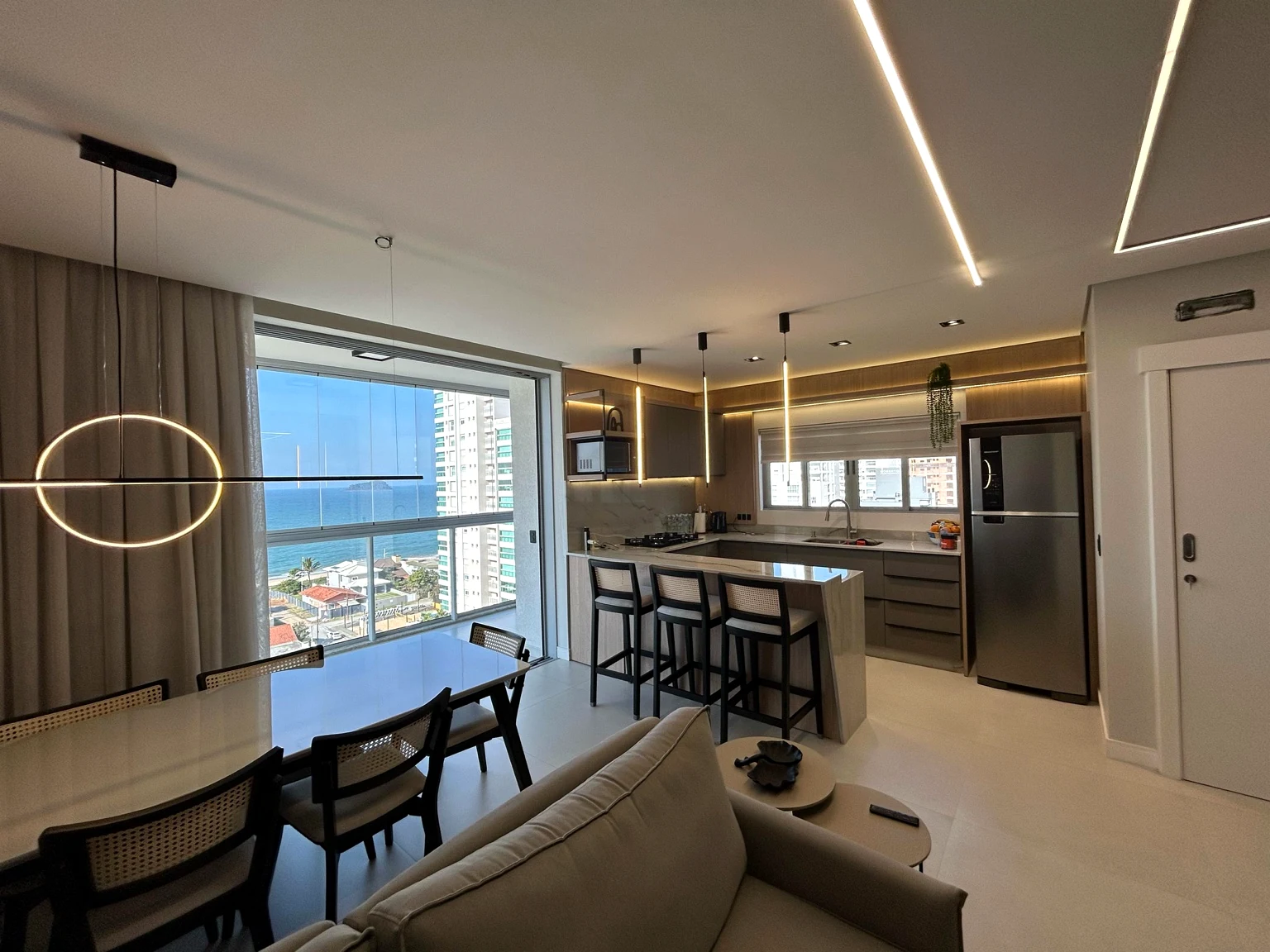 Sala de jantar e cozinha