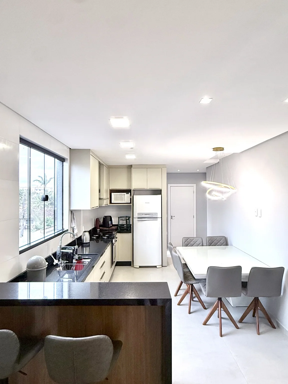Apartamento Mobiliado | 1 Suíte + 2 Dormitórios - foto 1