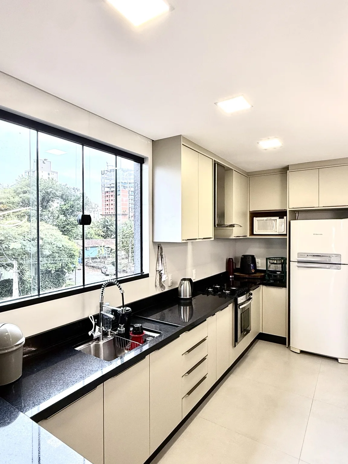 Apartamento Mobiliado | 1 Suíte + 2 Dormitórios - foto 3