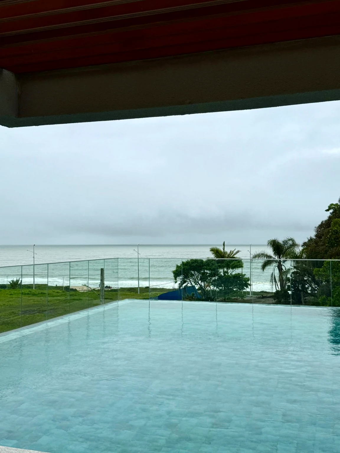 Piscina frente mar