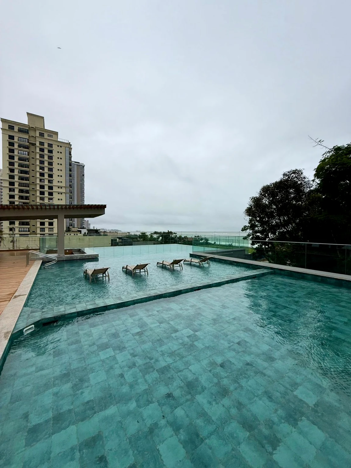 Piscina frente mar
